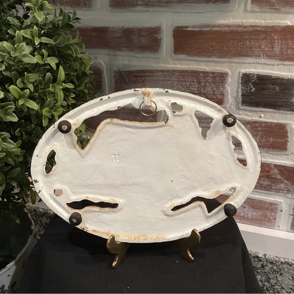 🟢 Vintage - 1999 - Avon Collectible “Home Sweet Home” Winter Cast Iron Trivet - Picture 3 of 9